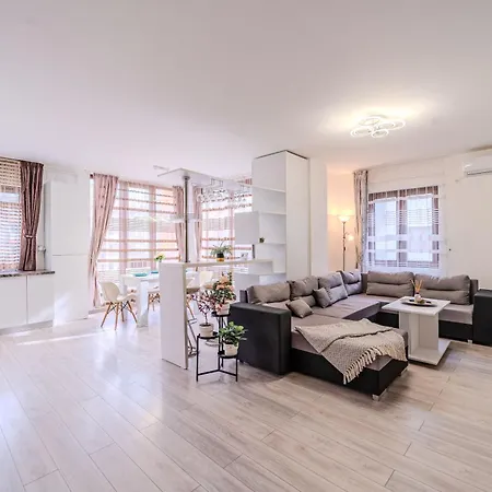 Lucas Apartment *